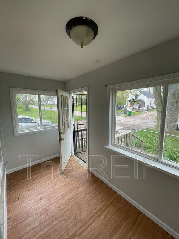 Building Photo - 1082 W Juliah Ave