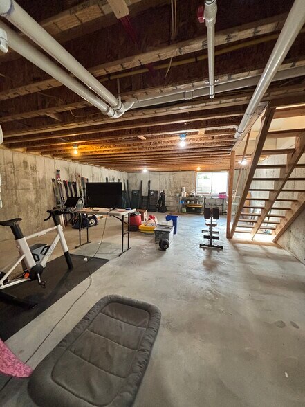 Building Photo - 92 Notch Glen Dr
