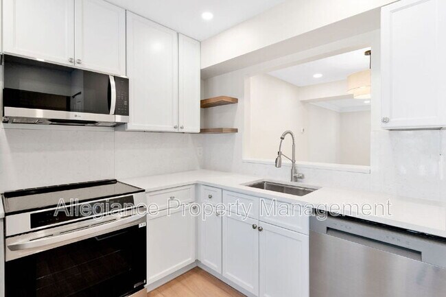 Building Photo - 6630 Medinah Ln