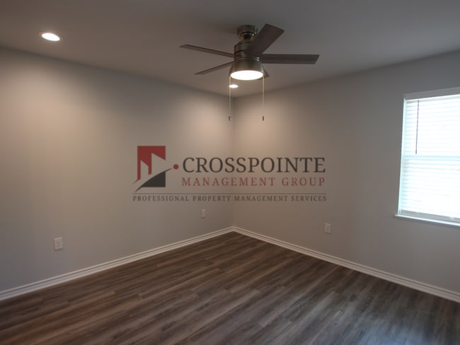 Building Photo - Stunning 2 Bed 2.5 Bath 1 Car Garage Townhome in Tyler!