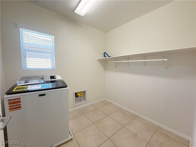 Building Photo - 7769 Britton Rose Dr