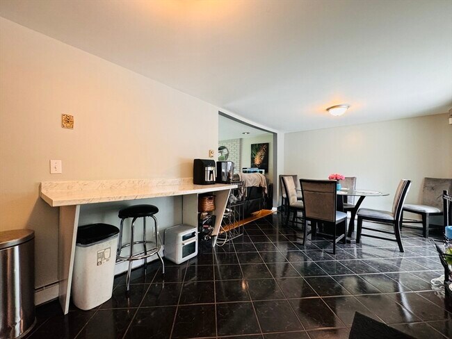 Building Photo - 18 Weaver St