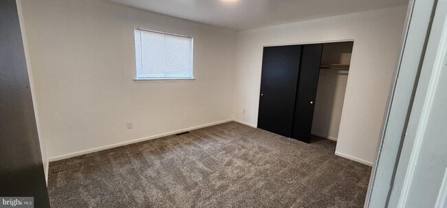 Building Photo - 17 Fairfax Ave