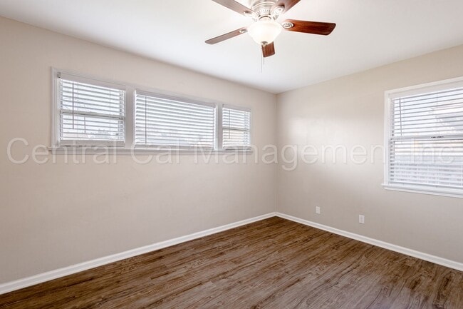 Building Photo - 3 Bedroom/1 Bath Home - $1850 per month!
