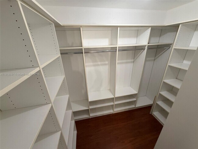 Building Photo - 1522 Whitehall Dr