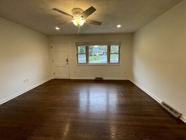 Building Photo - 1113 Craigmont Dr