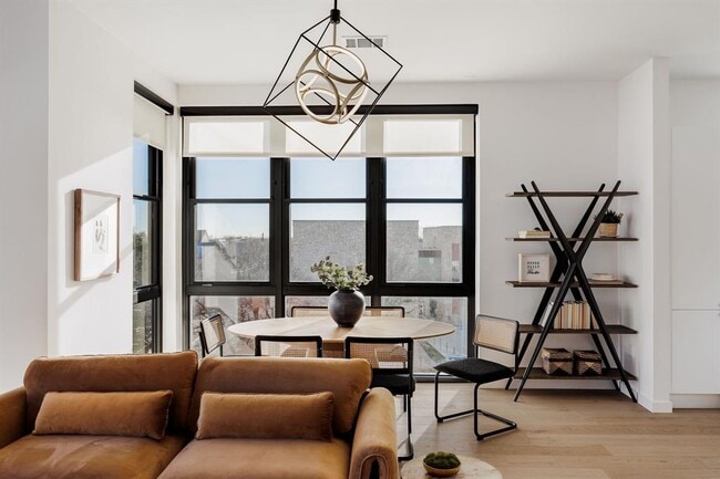 Building Photo - 800 Embassy Dr