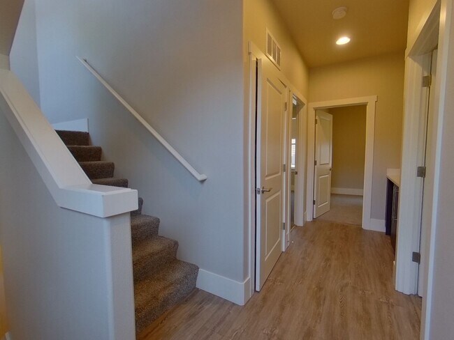 Building Photo - Greek Street Townhomes (335)