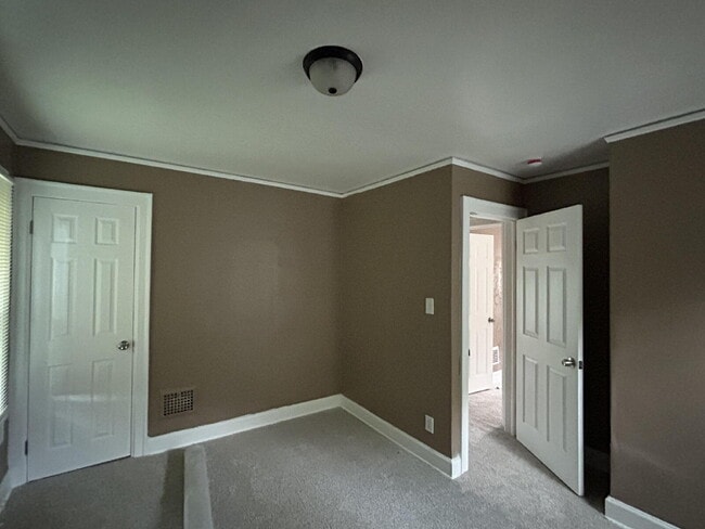 Building Photo - Hubbell Avenue Rental—Where Comfort Meets Value