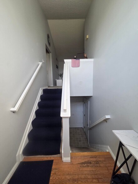 Building Photo - 575 Rosebud Cir