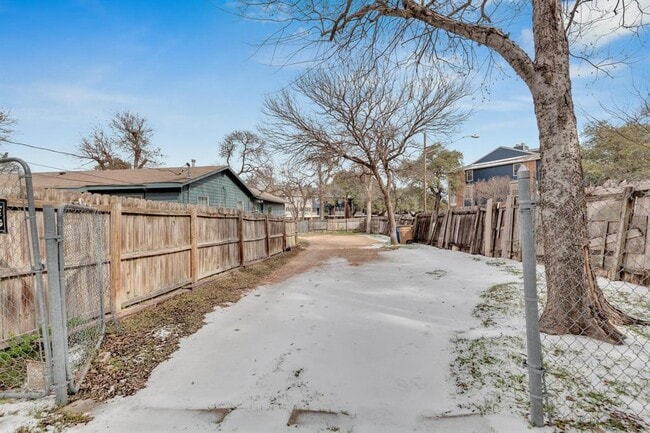 Building Photo - 8503 Rosemary Ln