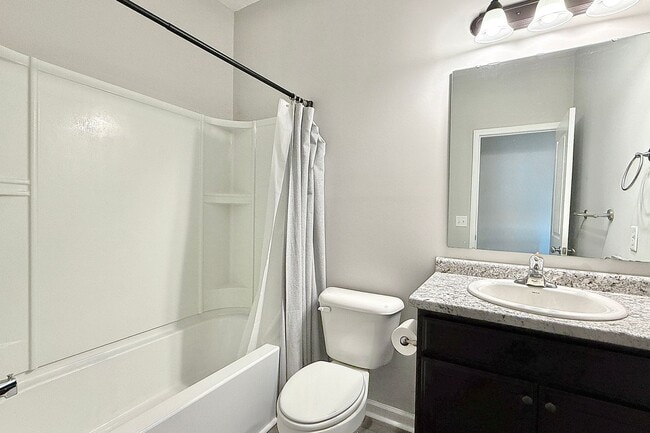 Building Photo - AVAILABLE NOW! (Pet Friendly)