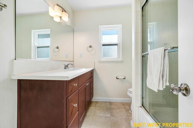 Building Photo - 522 Leda Ln