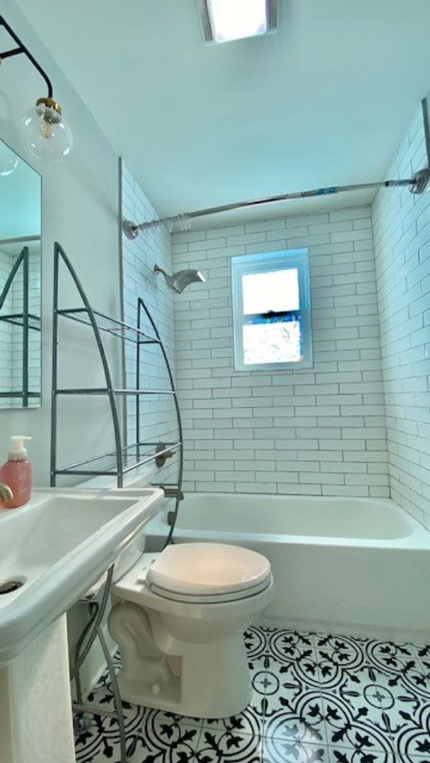 Building Photo - Super Clean 2 Bedrooms, 1 Bathroom Single ...