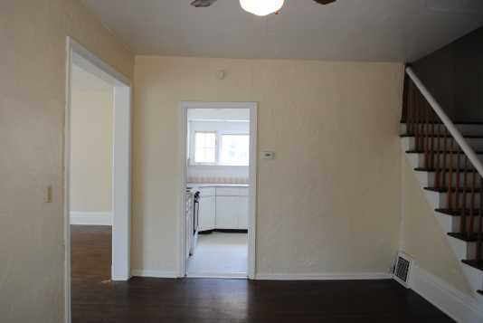 Building Photo - Spacious and Bright 3 Bedroom Townhouse