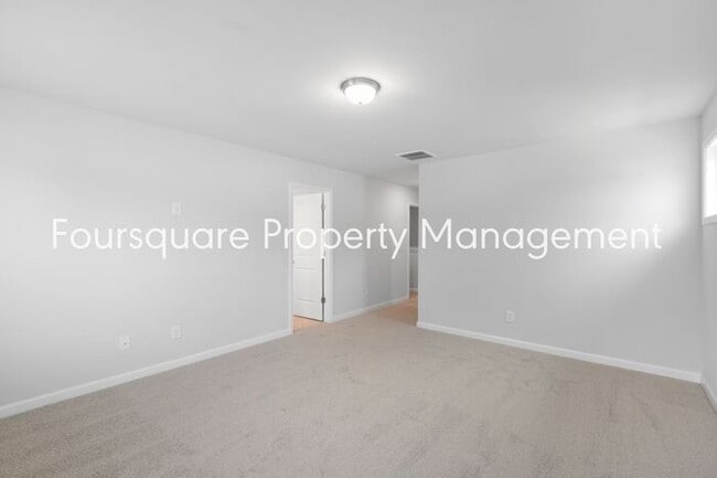 Building Photo - Bright 3-Bed 2.5-Bath End-Unit Townhome with Washer/ Dryer, Granite Kitchen & 2-Car Garage.Conven...