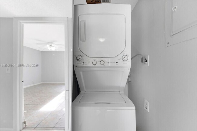 Building Photo - 1799 Fairview Villas Dr