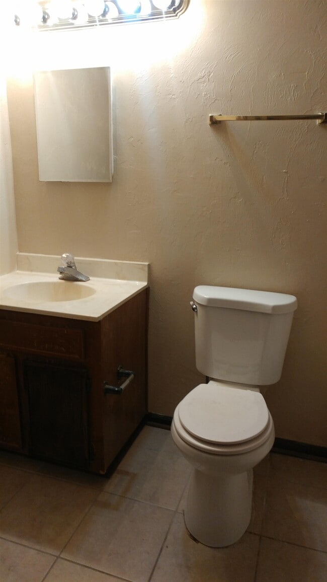 Building Photo - 1105 Ocala Rd