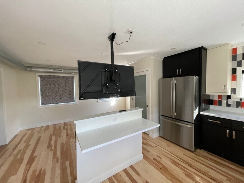 Kitchen - 1306 Pennsylvania Ave
