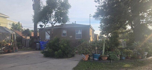 Building Photo - 6719-21 Wunderlin Ave