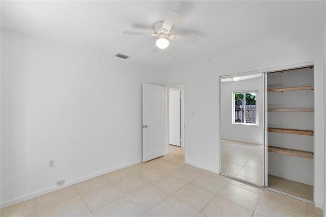 Building Photo - 931 SW 21st Ct