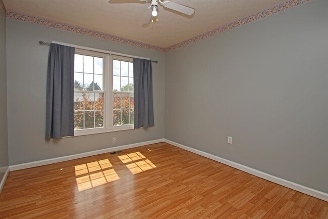 Building Photo - 235 Quail Run Dr