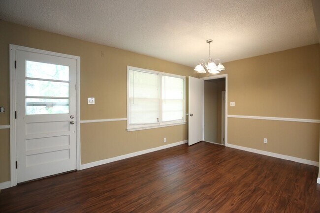 Building Photo - You’ll Love the Layout & Luxury Touches in...