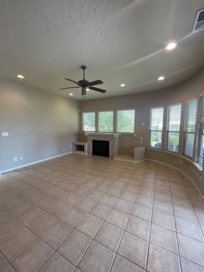 Building Photo - Gorgeous Home in Sonoma Ranch off Golf Club Rd!