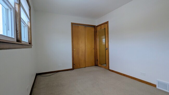 Building Photo - 6038 N Elston Ave