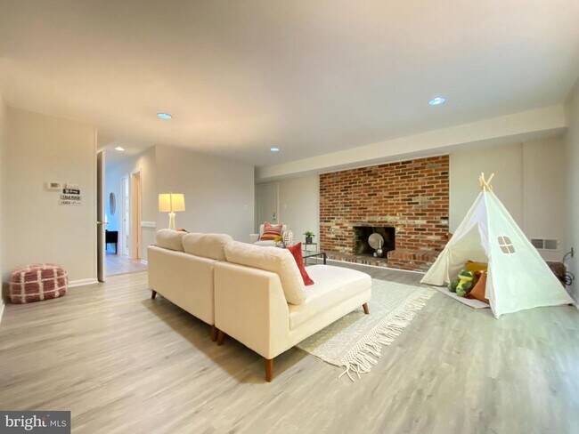 Building Photo - 11509 Parkedge Dr