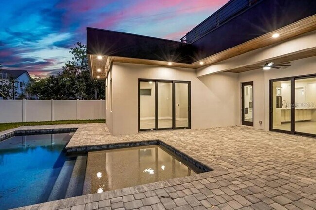 Building Photo - Bold Contemporary Sarasota Luxury Home. 4 Beds/ 4 Baths. Private Pool and Summer Grill.