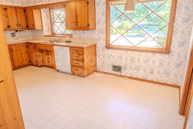 Building Photo - 815 Maywood Ln