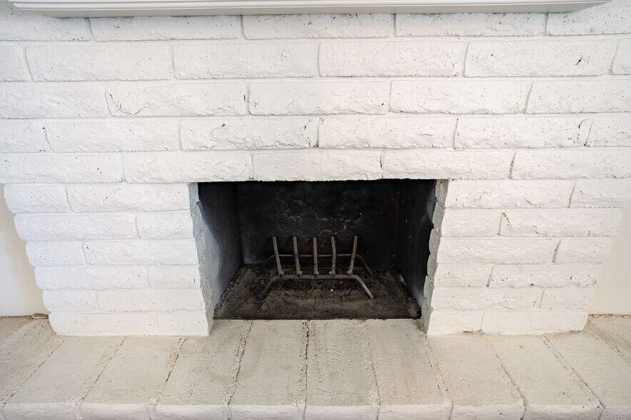 Building Photo - 328 E Dunbar Dr