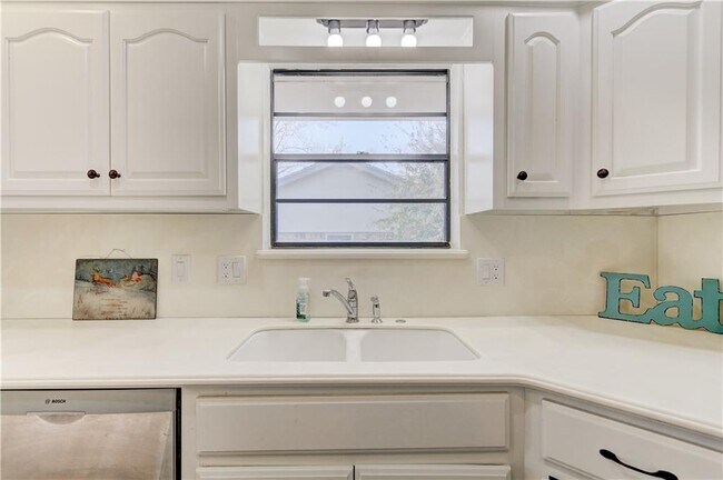 Building Photo - 3413 Choctaw Dr