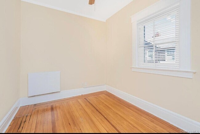 Building Photo - 409 W 261st St