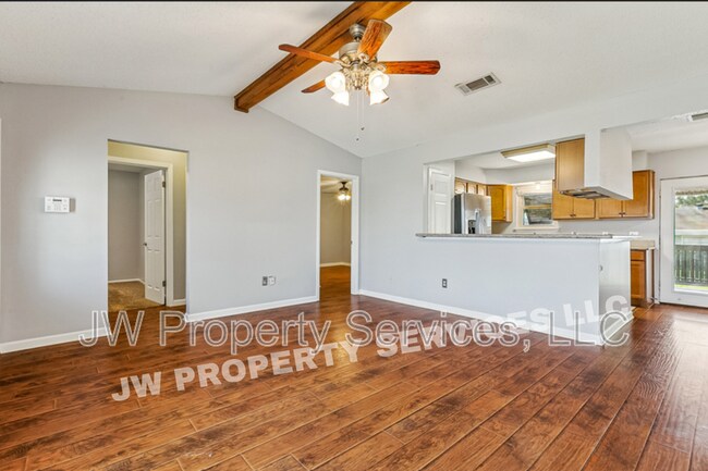 Building Photo - 2749 Varnado St