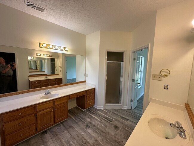 Building Photo - 3510 Sara Woods Dr