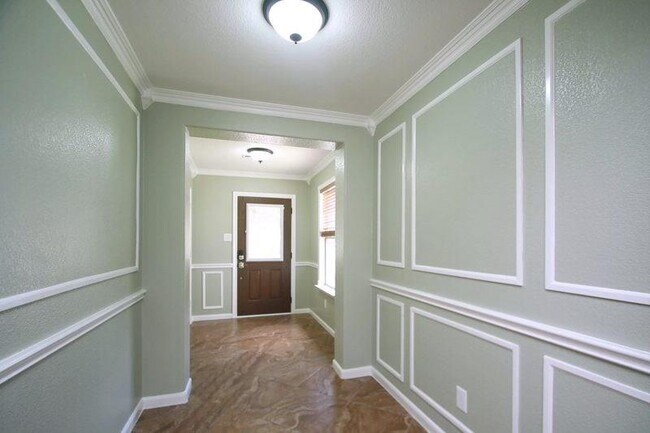 Building Photo - 22206 Orchard Dale Dr