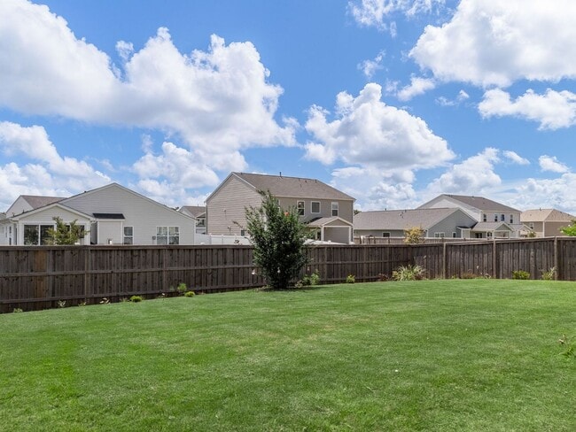 Building Photo - Beautiful 4 BR, 3.5 BA, 2 Car Garage Home ...
