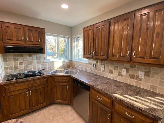 Building Photo - 2817 E El Paso St