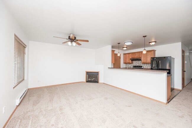 Building Photo - 3 Bedroom 2.5 Bath with fenced yard