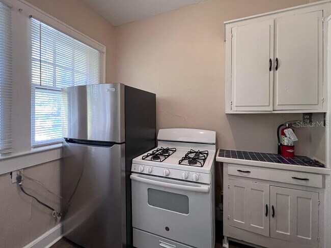 Building Photo - 318 NE 2nd Ave