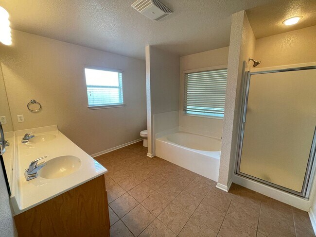 Building Photo - 4-Bedroom House for Rent in Killeen