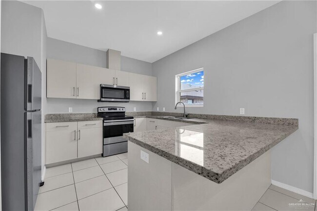 Building Photo - 13 Paola St