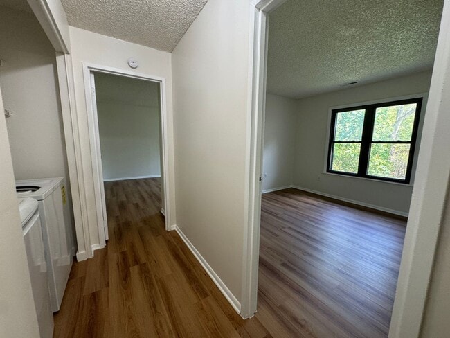 Building Photo - TWO BEDROOM TOWNHOME