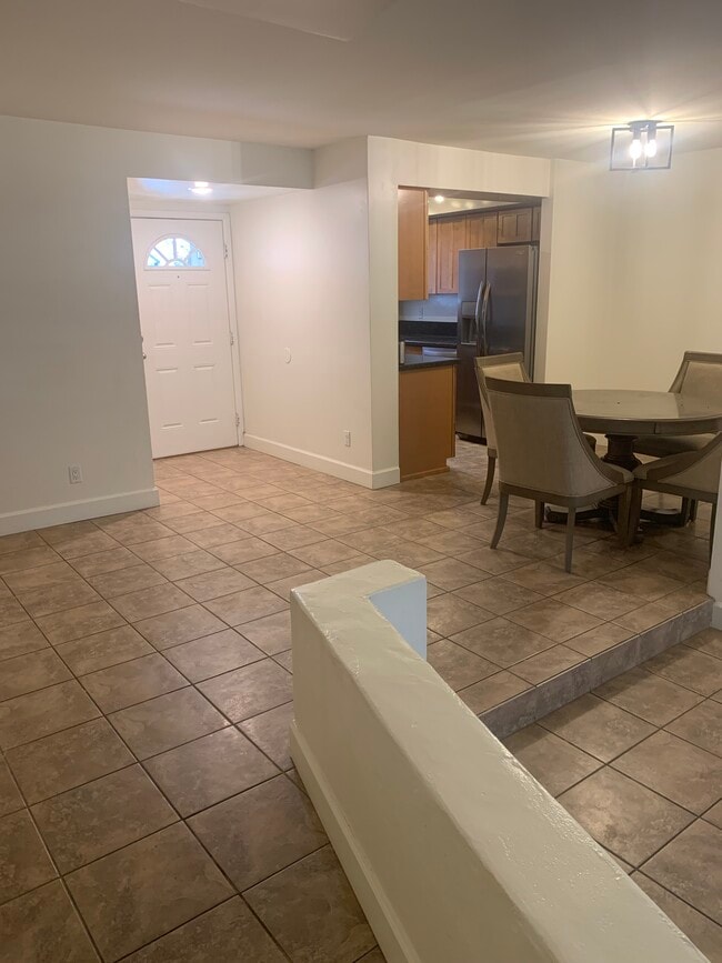 Building Photo - 2312 W Lindner Ave