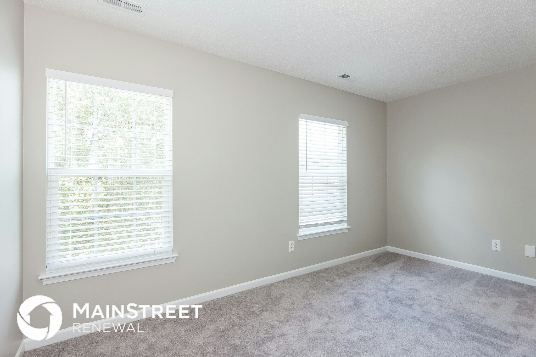 Building Photo - 8146 Chatham Oaks Dr