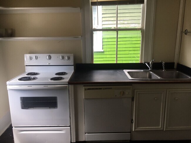 Building Photo - S. 7th Street 121