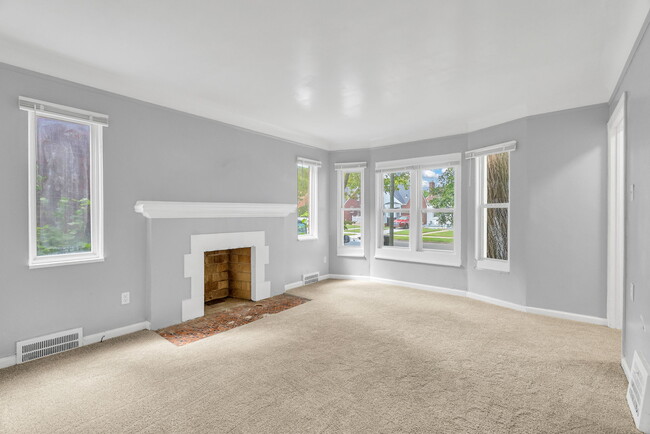 Building Photo - 10644 Stratman St