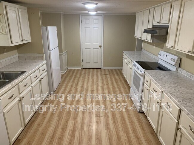 Building Photo - 110 Canary Ln